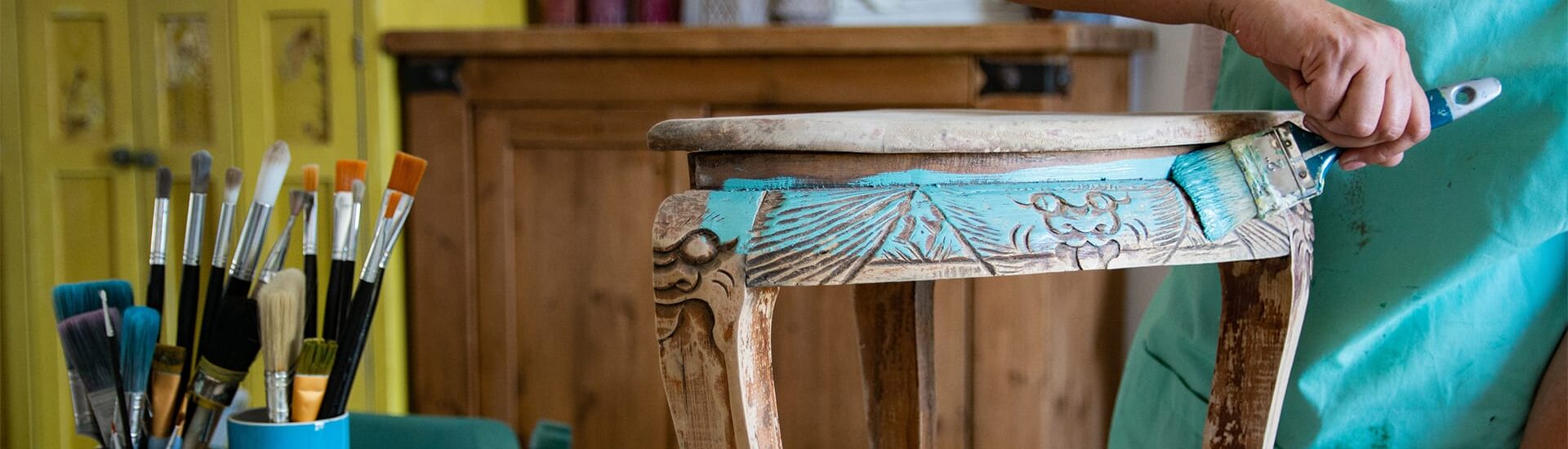 Furniture painting Dubai by professional painters